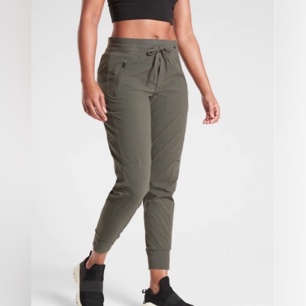 Athleta Trekkie North Jogger pants Mountain Olive green size 2 drawstring waist